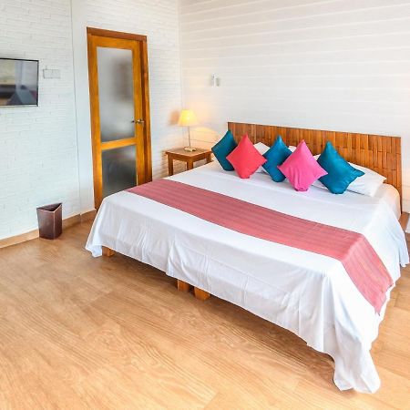 White Sands Beach Resort Lembeh 비퉁 외부 사진