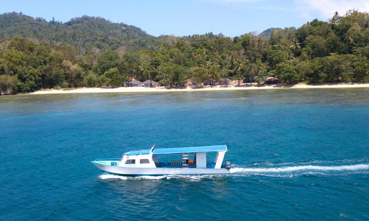 White Sands Beach Resort Lembeh 비퉁 외부 사진