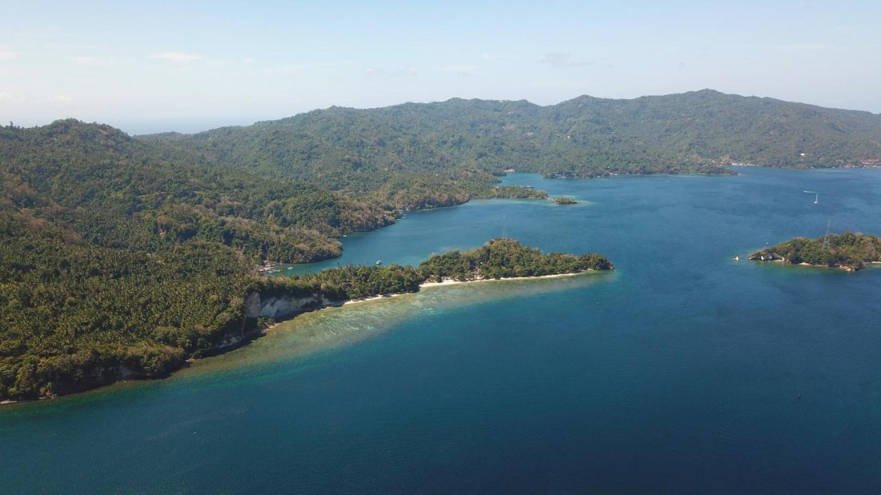 White Sands Beach Resort Lembeh 비퉁 외부 사진