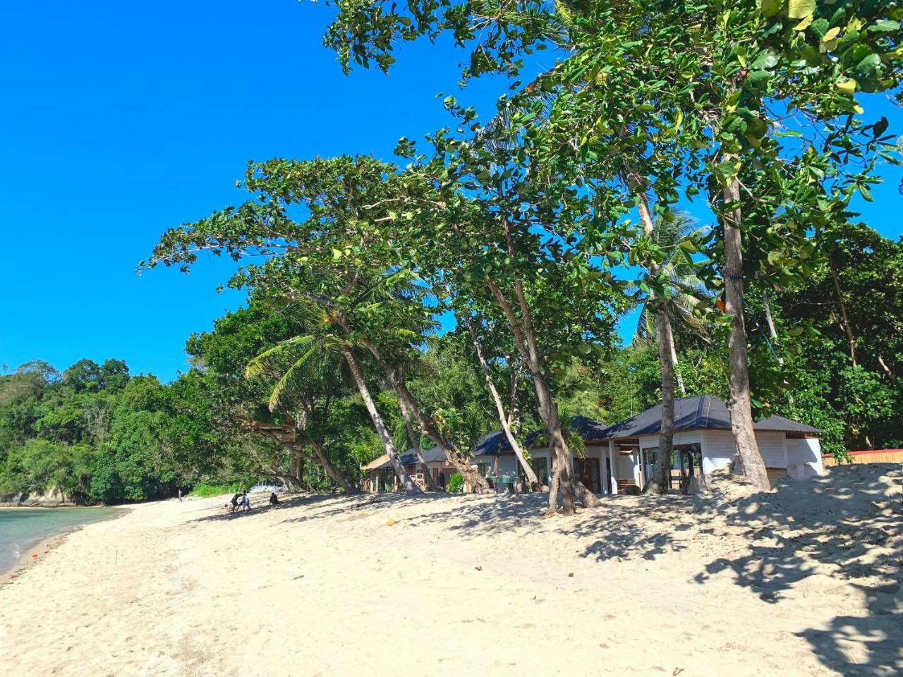 White Sands Beach Resort Lembeh 비퉁 외부 사진