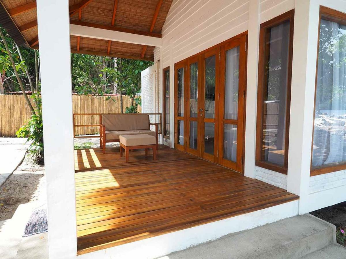 White Sands Beach Resort Lembeh 비퉁 외부 사진