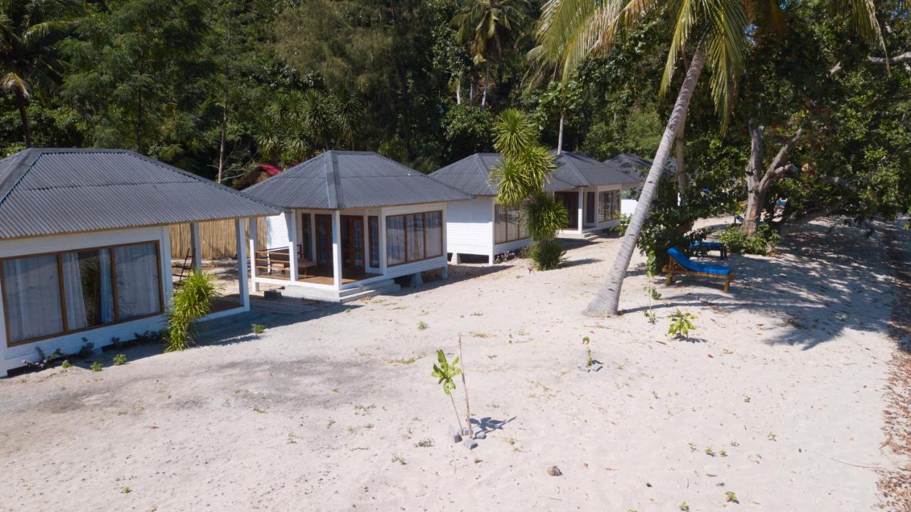 White Sands Beach Resort Lembeh 비퉁 외부 사진