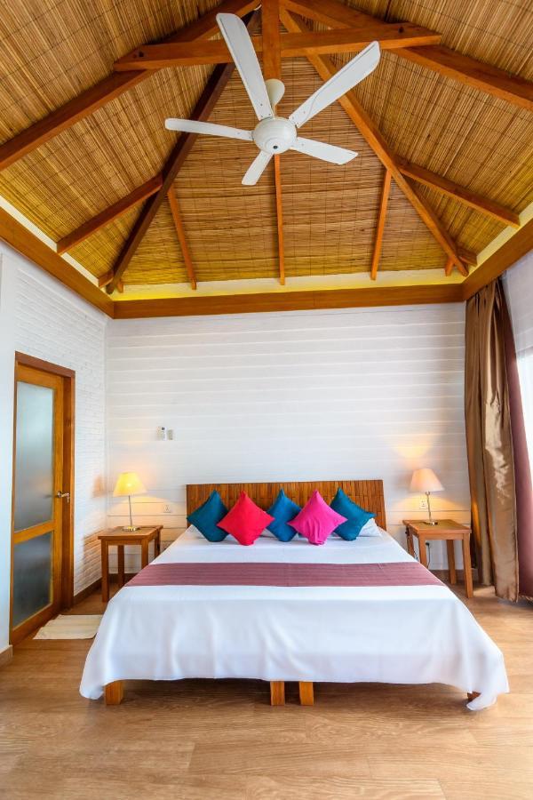 White Sands Beach Resort Lembeh 비퉁 외부 사진