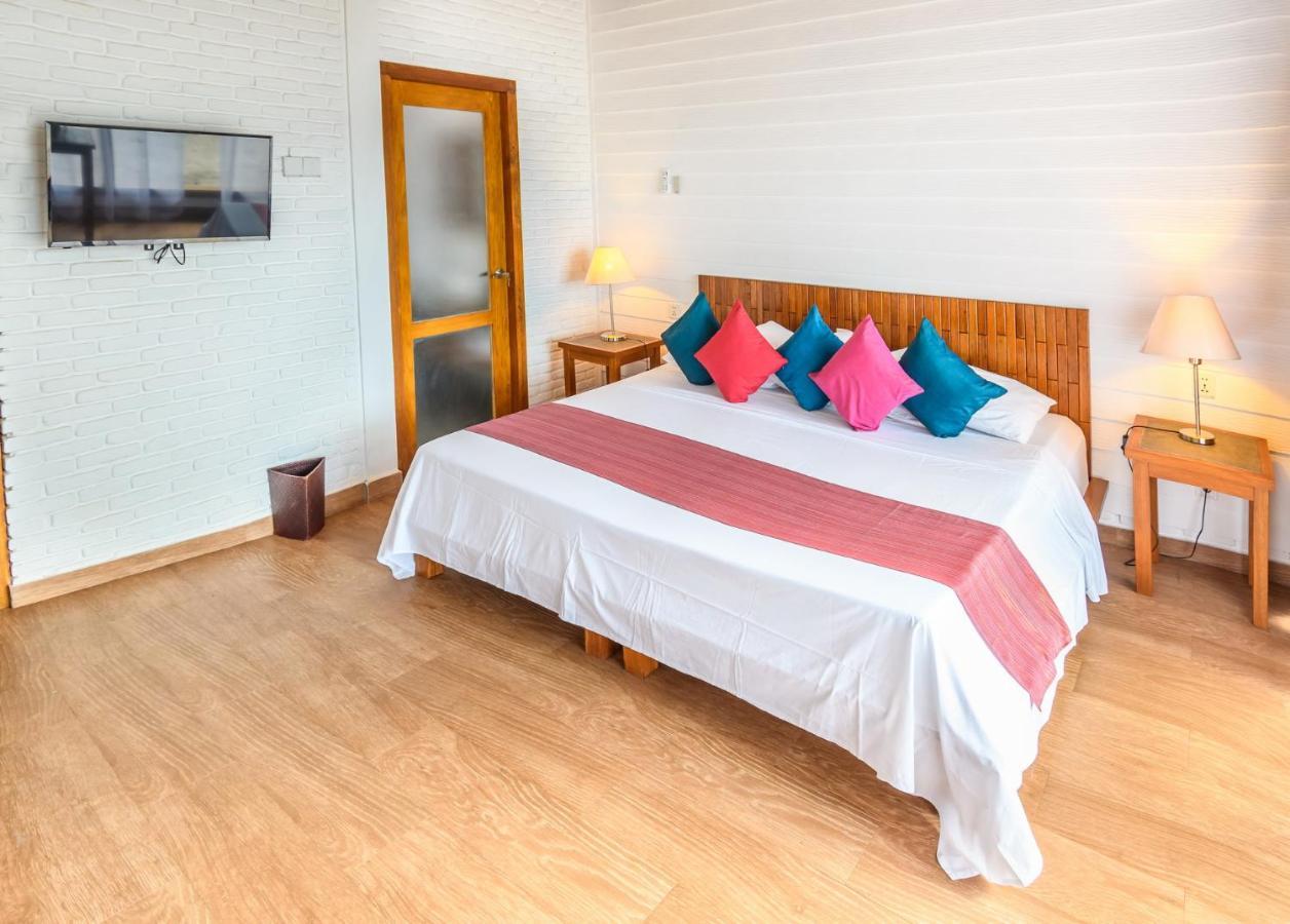 White Sands Beach Resort Lembeh 비퉁 외부 사진